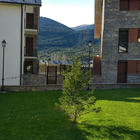 El Nido Del Pirineo Estilo Y Calidez En * 比利亚努亚
