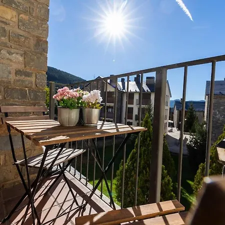 El Nido Del Pirineo Estilo Y Calidez En *