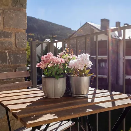 El Nido Del Pirineo Estilo Y Calidez En Apartamento