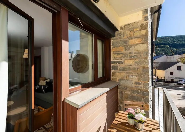 El Nido Del Pirineo Estilo Y Calidez En Apartamento Villanúa
