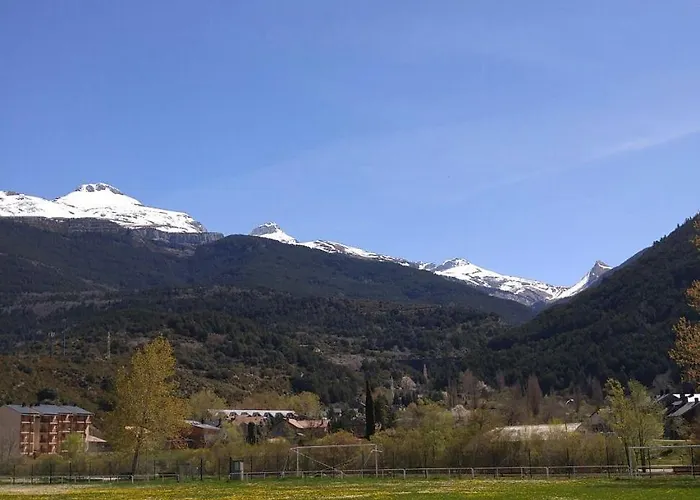 El Nido Del Pirineo Estilo Y Calidez En Apartamento