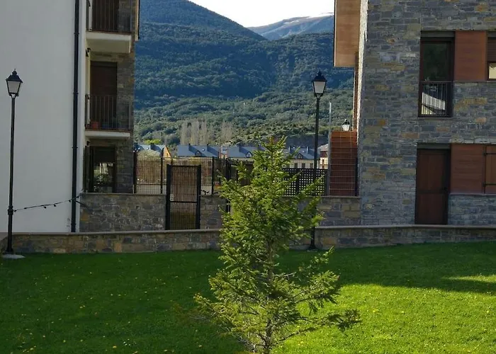 El Nido Del Pirineo Estilo Y Calidez En * Villanúa