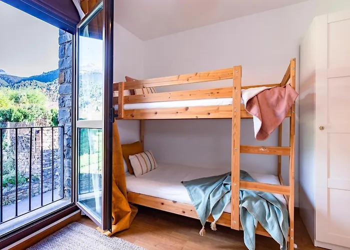 El Nido Del Pirineo Estilo Y Calidez En Villanúa